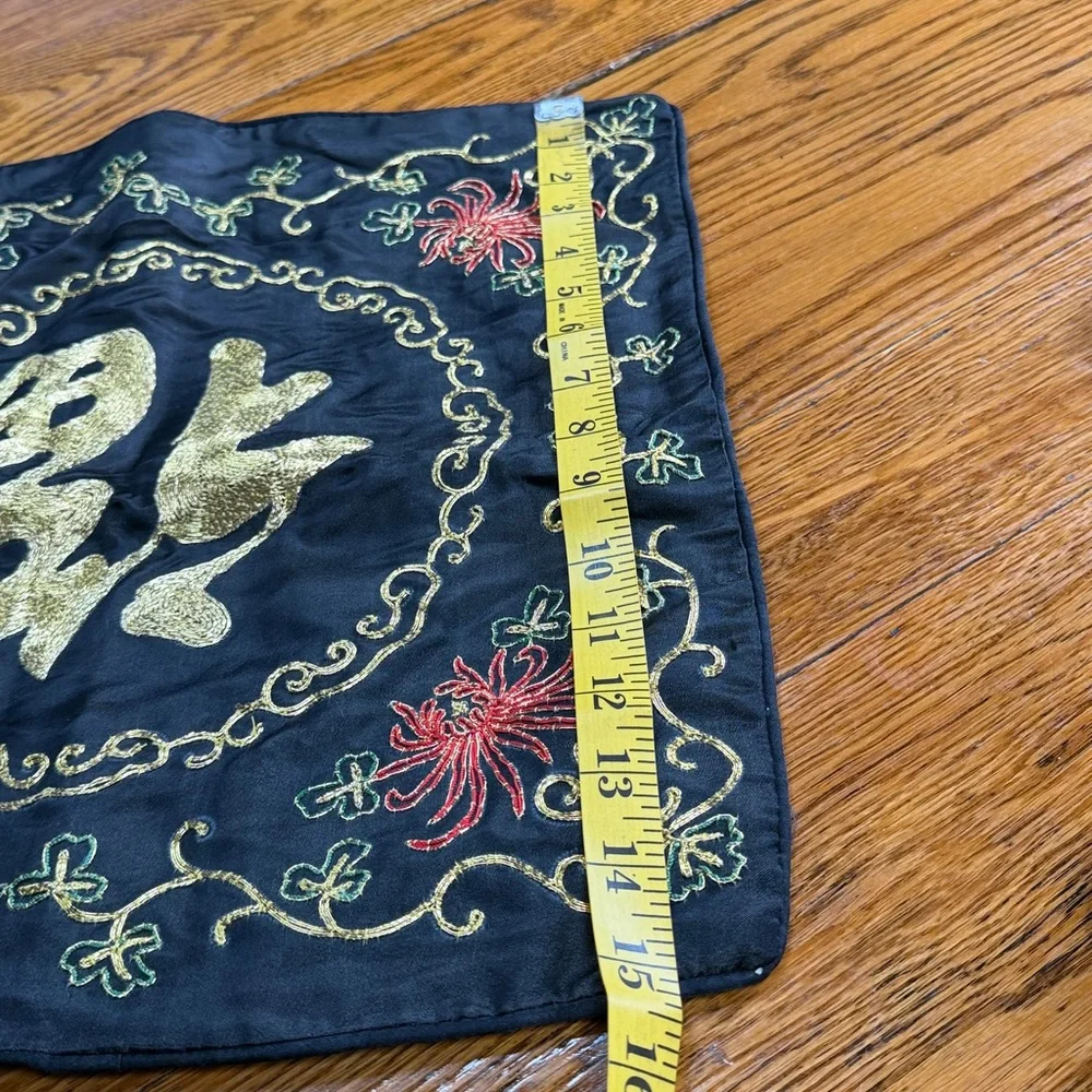 Traditional Chinese needlework pillow sham. Zip close.  Good vintage condition.